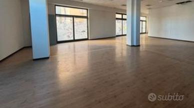 LOCALE 350mq con Deposito 600mq PREZZO CONVENIENTE