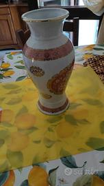 vaso in fine porcellana decoarato a mano