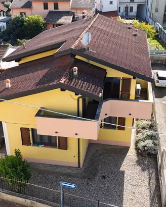 Villa di 161 m² con 4 locali e box auto a Vercelli