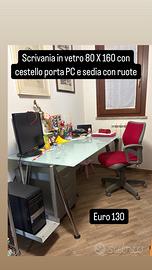 Scrivania con poltrona con rotelle