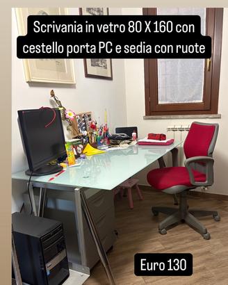Scrivania con poltrona con rotelle