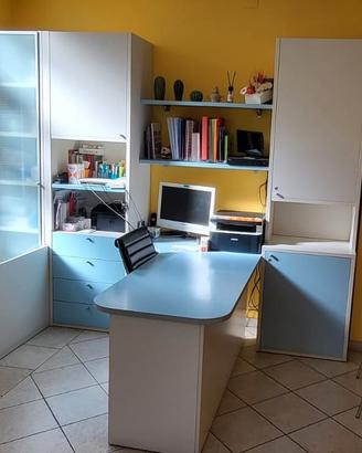 Arredamento di qualità - studio, cameretta o casa