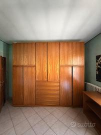 Armadio vintage modulare in legno da camera