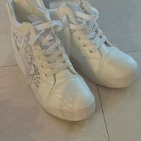 Sneakers bianche con pizzo