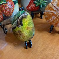 La pera - sasso dipinto a mano