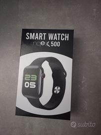 smart watch compreso di due  cinturini 