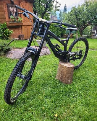 bici Dh Yt industries Tues full carbon Taglia L