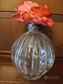 Bottiglia "Acquachiara" con rosa color corallo