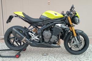 TRIUMPH Speed Triple 1200 RX.