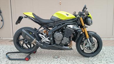 TRIUMPH Speed Triple 1200 RX.