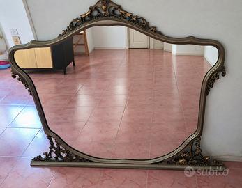 Grande specchio anni 50, cornice in legno gessato 