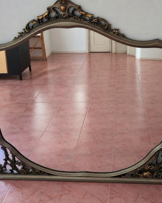 Grande specchio anni 50, cornice in legno gessato 