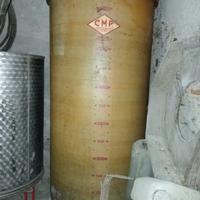 Contenitore serbatoio in vetroresina per vino