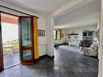 Villa di 180 m² con più di 5 locali e box auto a P