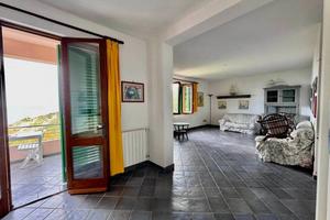 Villa di 180 m² con più di 5 locali e box auto a P