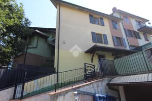 VILLA A SCHIERA CENTRALE A CASALGRANDE