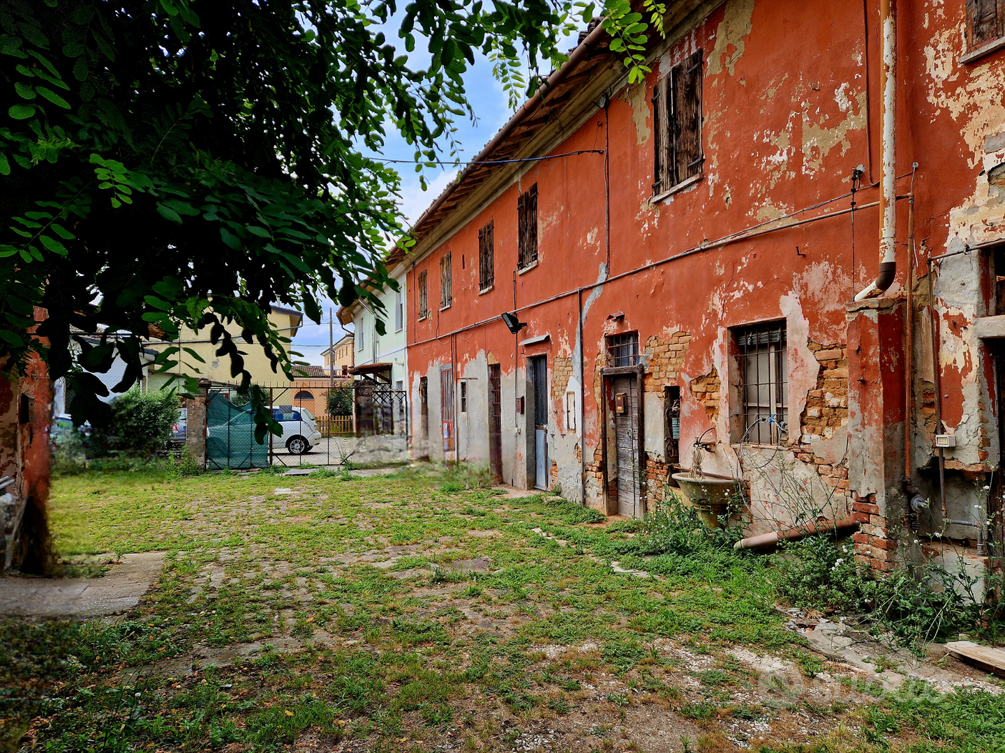 Cascina da ristrutturare - Vista 3
