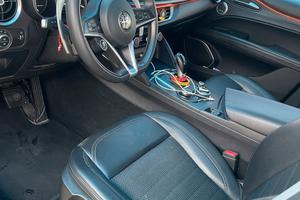 Stelvio Q4 2.2 210cv