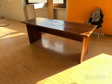 Scrivania in legno
