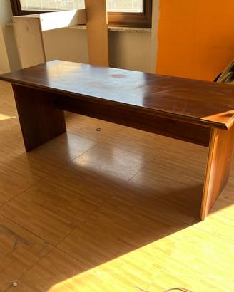 Scrivania in legno