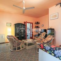 VILLETTA A SCHIERA CON GARAGE E GIARIDNO