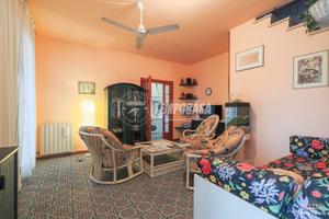 VILLETTA A SCHIERA CON GARAGE E GIARIDNO