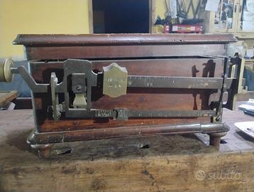 Bilancia in legno anni 30