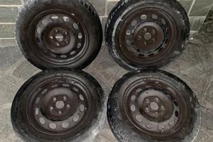Set 4 cerchi 15" in ferro con gomme invernali incl