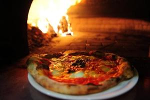Pizzeria forno a legna