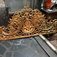 Antica Testata In legno dorato. 