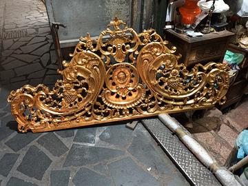 Antica Testata In legno dorato. 