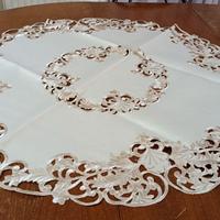 Centro tavola rotondo traforato stile intaglio