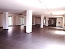 locale-commerciale-direzionale-con-parcheggio-ind