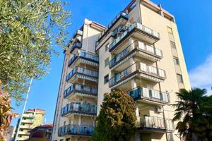 ULTIMO PIANO: APPARTAMENTO ESCLUSIVO DI OLTRE 1...