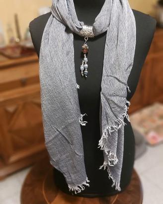 sciarpa foulard c pendente  fermaglio- artigianato