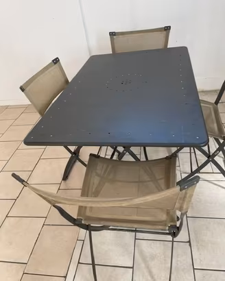 tavolo  + 4 sedie per giardino