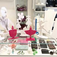 ESPOSITORI E BIJOUX CHIC E MODERNI