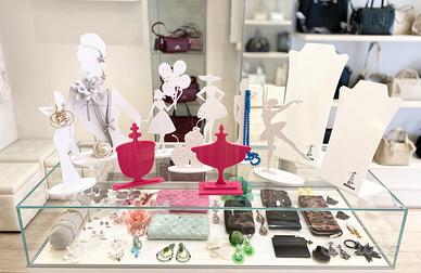 ESPOSITORI E BIJOUX CHIC E MODERNI
