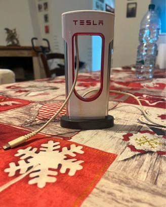 Carica batterie tesla per cellulare colonnina tesl