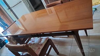 Tavolo in formica gambe in legno