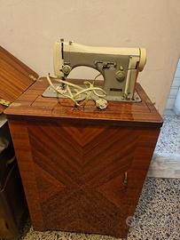 Macchina da cucire Necchi Supernova mod. 76