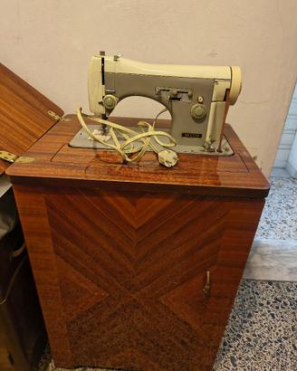 Macchina da cucire Necchi Supernova mod. 76