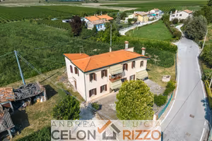 Casa Singola da Ristrutturare con Ampio Giardino a