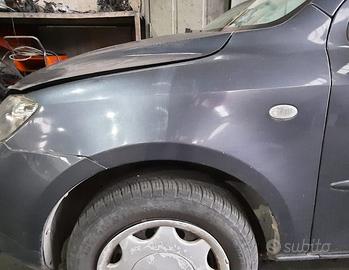 MAZDA 2 2006 - PARAFANGO SINISTRO