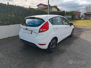 Ford Fiesta 1,4 G.P.L. ( DISTRIBUZIONE FATTA )