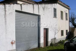 Terreno con fabbricati collabende