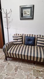 Salotto antico completamente ricondizionato.