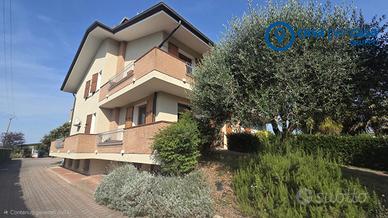 PORZIONE DI BIFAMILIARE CON GARAGE E SCOPERTO