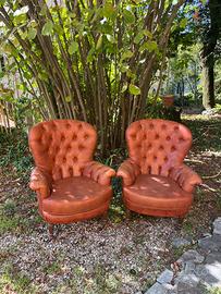 Coppia di poltrone cognac similpelle Chesterfield