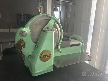 Affettatrice a volano Condor restaurata a mano – V